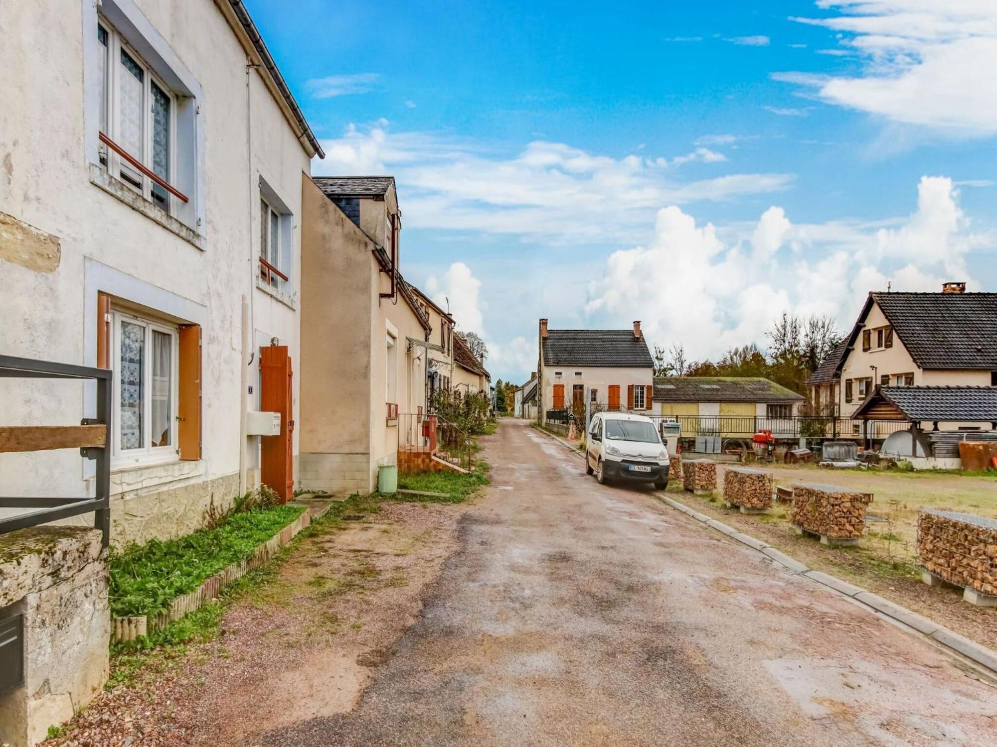 Traditional Holiday Home In Brinon Sur Beuvron Esterno foto